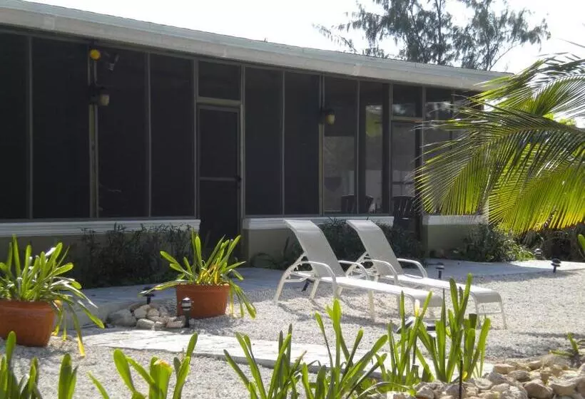 هتل Hollywood Beach Suites Turks And Caicos