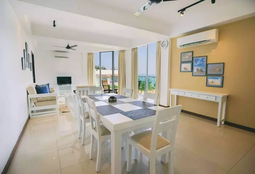 Hotelli Oceanfront Condominiums  Nilaveli