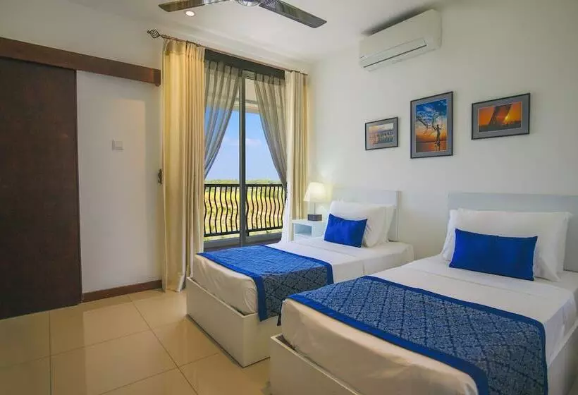 Hotelli Oceanfront Condominiums  Nilaveli