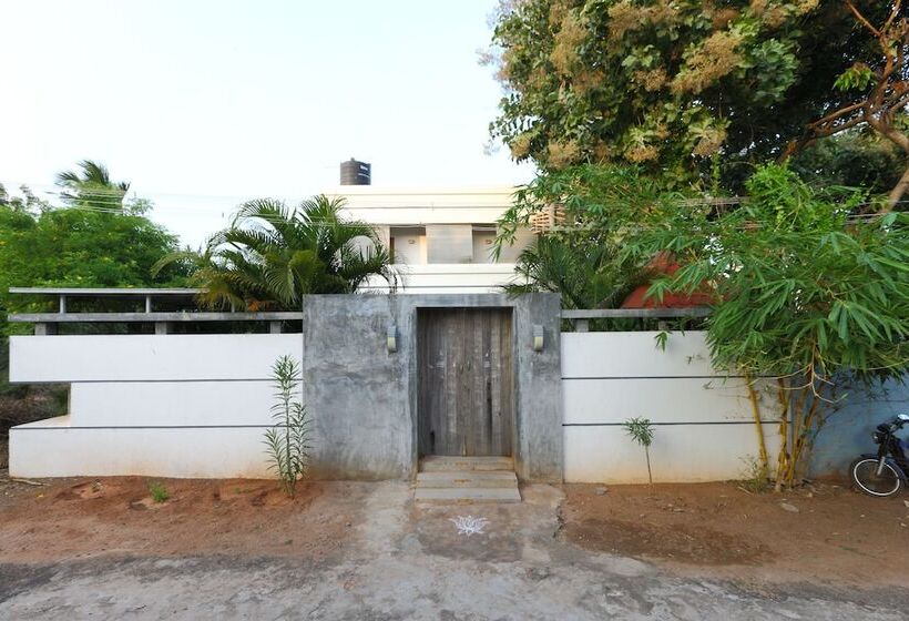 هتل Oyo 8229 Marine Drive