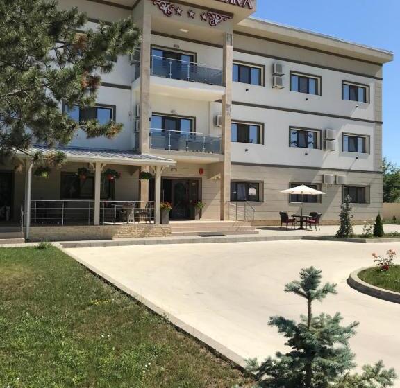 בית מלון כפרי Terra Iasi