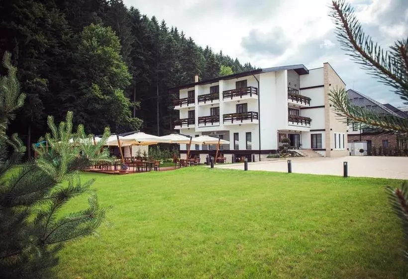 Hotelli Piatra Pinului Ski & Spa