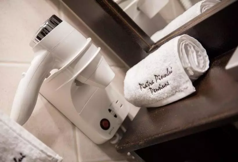 Hotelli Piatra Pinului Ski & Spa