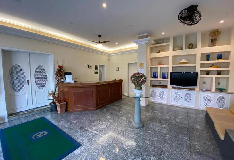 Central Plaza Hotel Tupa