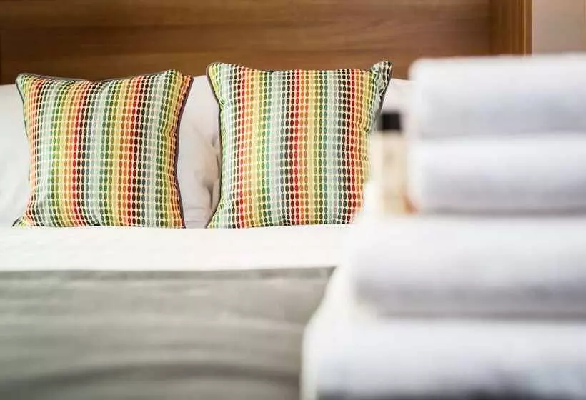 Hotel Longcourt House