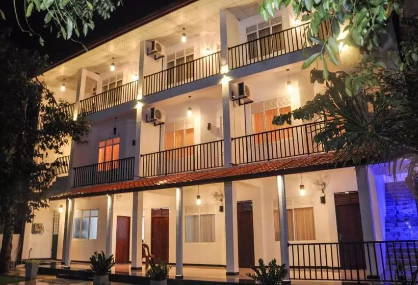 هتل Ritz Gate Kalutara