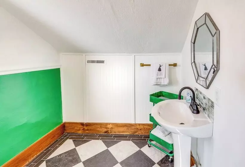 5 Mi To Marion Reservoir: Wizard Of Oz Themed Home