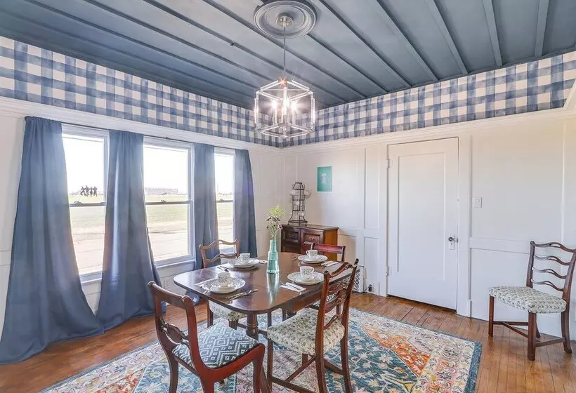 5 Mi To Marion Reservoir: Wizard Of Oz Themed Home