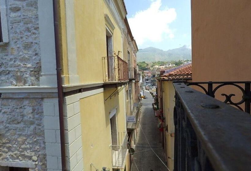 住宿加早餐  Caterina House Nel Borgo Piú Bello D Italia