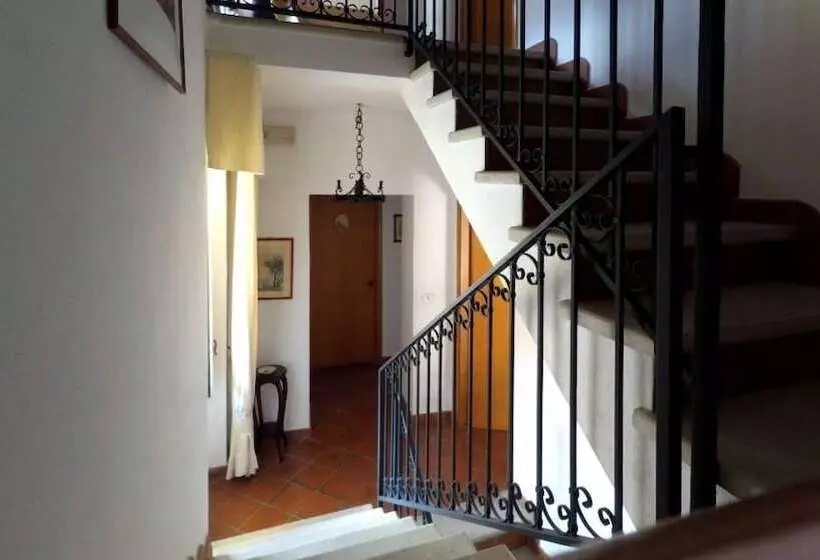 Aamiaismajoitus (B&B) Caterina House Nel Borgo Piú Bello D Italia