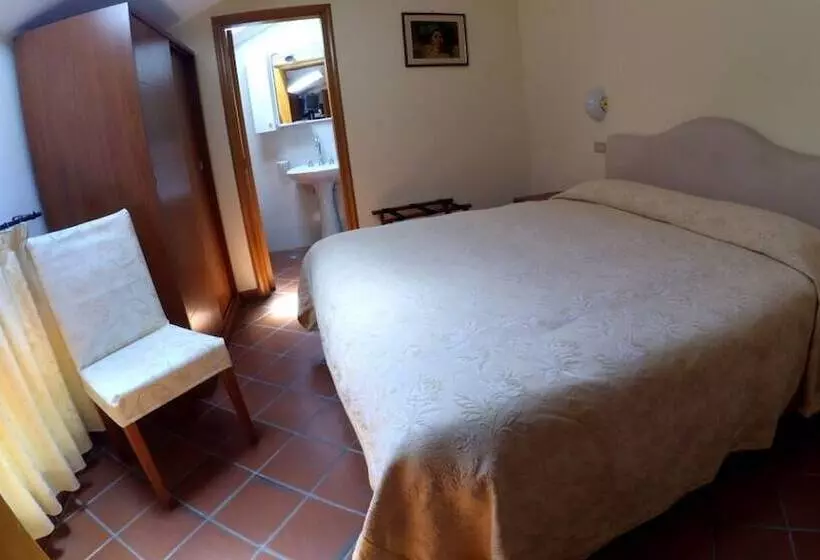 Aamiaismajoitus (B&B) Caterina House Nel Borgo Piú Bello D Italia