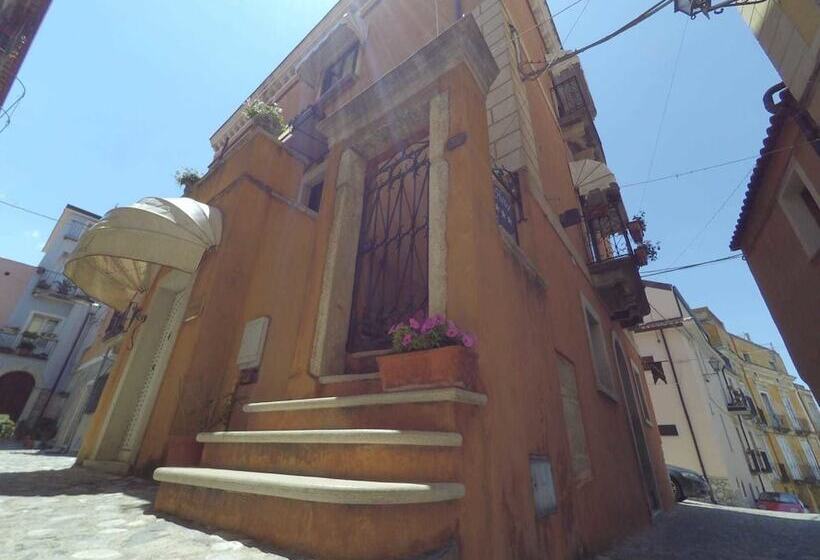 住宿加早餐  Caterina House Nel Borgo Piú Bello D Italia