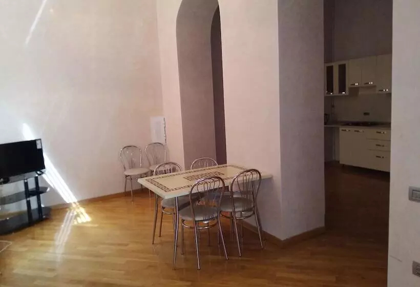 هتل Amadeo Apartments