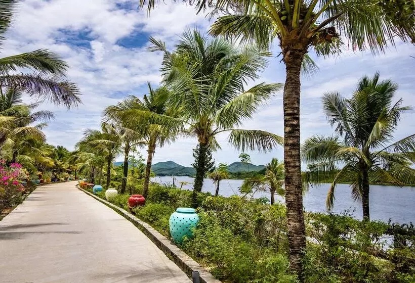 Sankofa Village Hill Resort And Spa