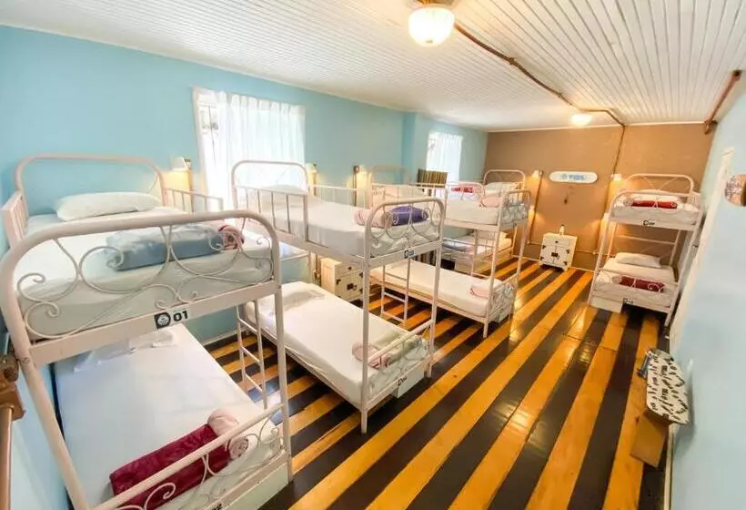ôvibe Party Hostel