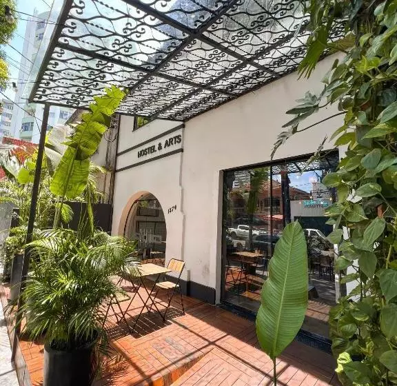 ôvibe Party Hostel