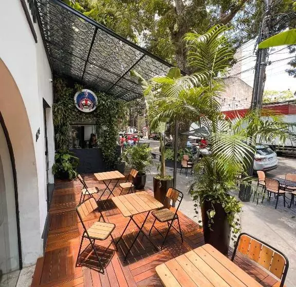 ôvibe Party Hostel