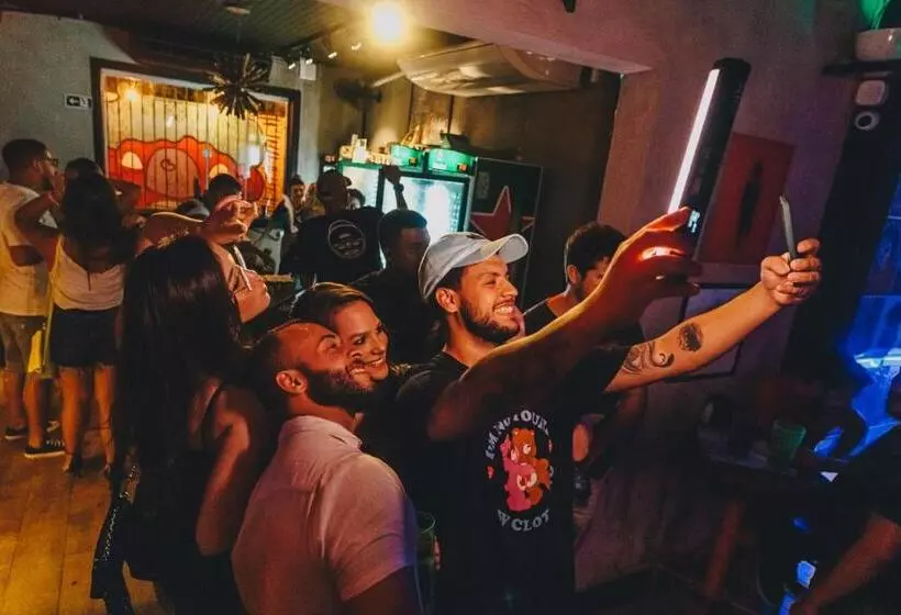 ôvibe Party Hostel