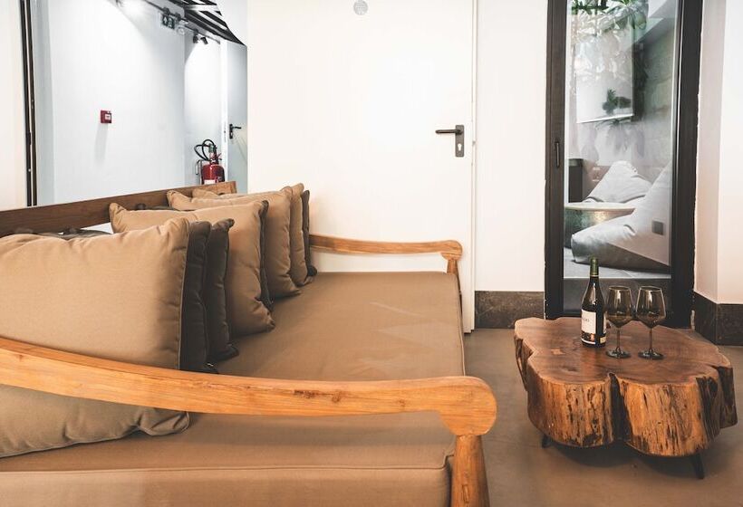 هتل The Bear And Ween