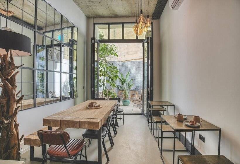 هتل The Bear And Ween