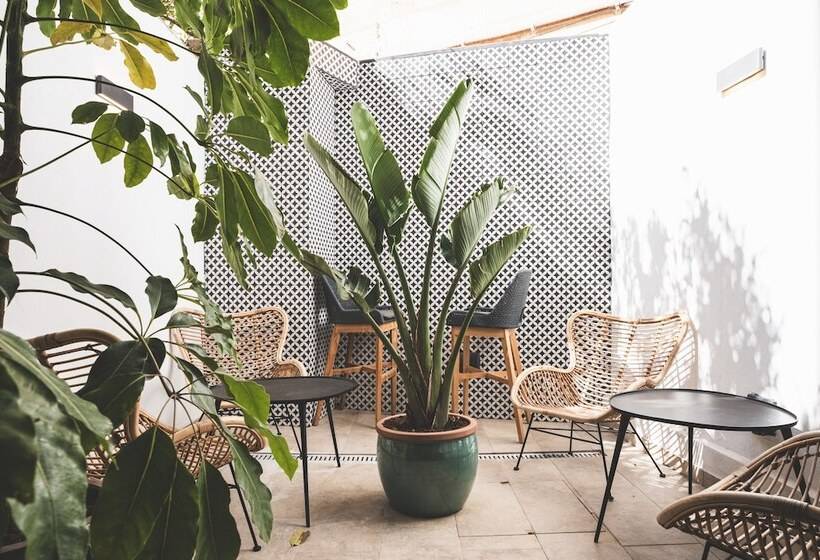 هتل The Bear And Ween