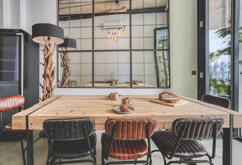 هتل The Bear And Ween