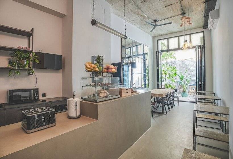 هتل The Bear And Ween