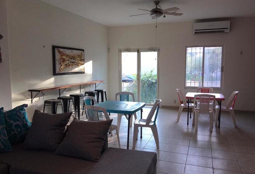 ユースホステル Hostal Bucerias