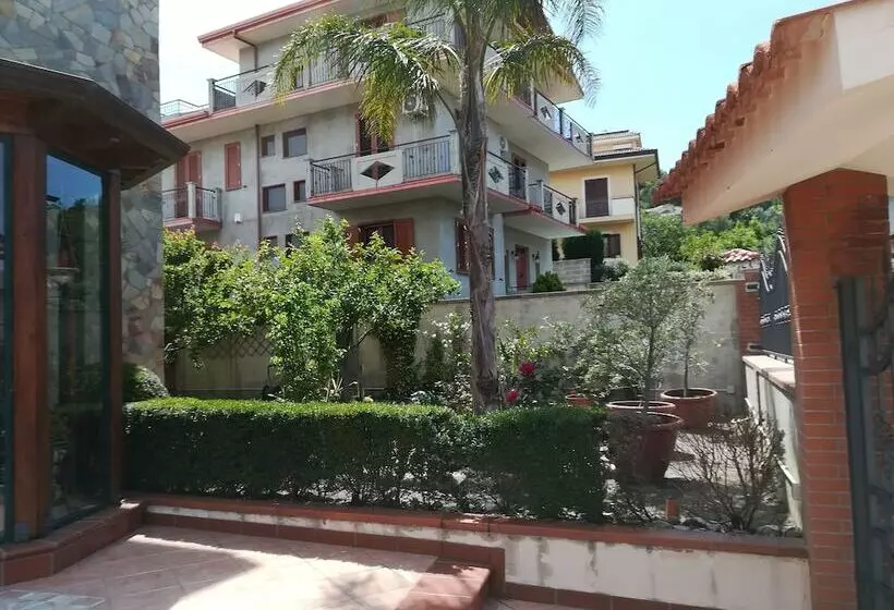 Aamiaismajoitus (B&B) La Collina Capo D Orlando