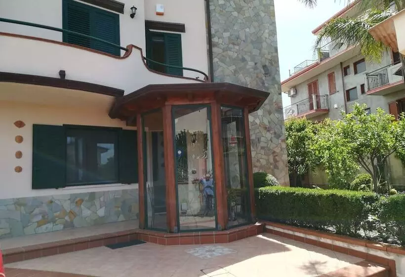 Aamiaismajoitus (B&B) La Collina Capo D Orlando