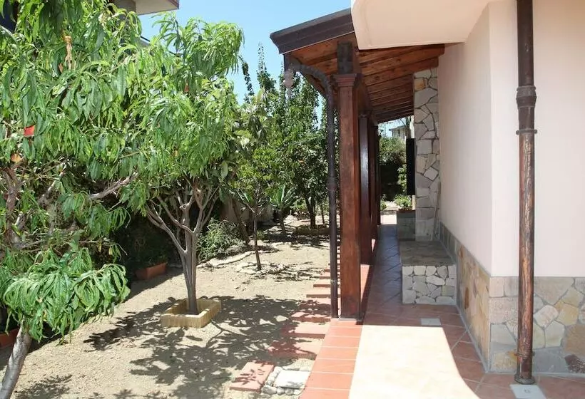 Aamiaismajoitus (B&B) La Collina Capo D Orlando