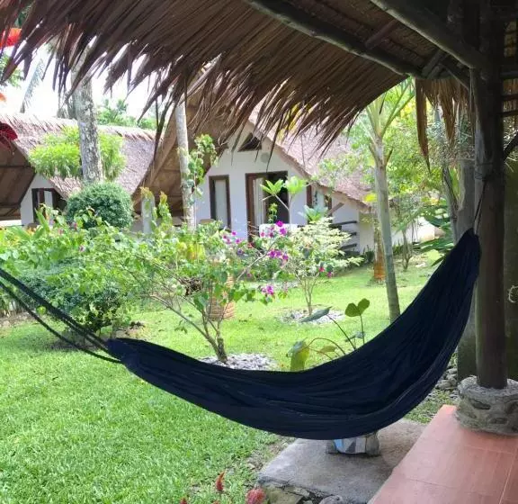 ベッドアンドブレックファースト Villa Paradise   Bukit Lawang