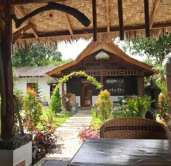 ベッドアンドブレックファースト Villa Paradise   Bukit Lawang
