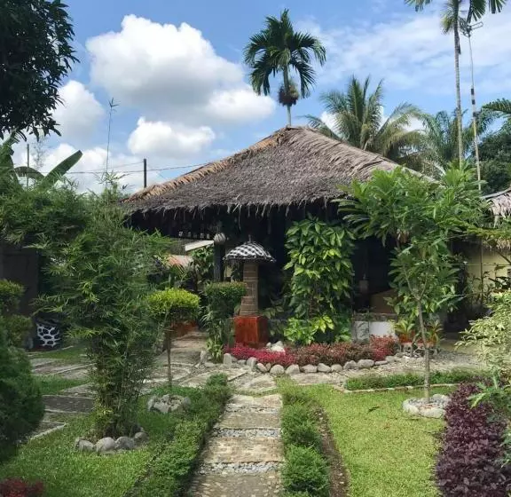 ベッドアンドブレックファースト Villa Paradise   Bukit Lawang