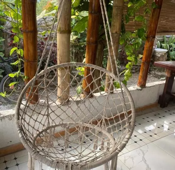 ベッドアンドブレックファースト Villa Paradise   Bukit Lawang