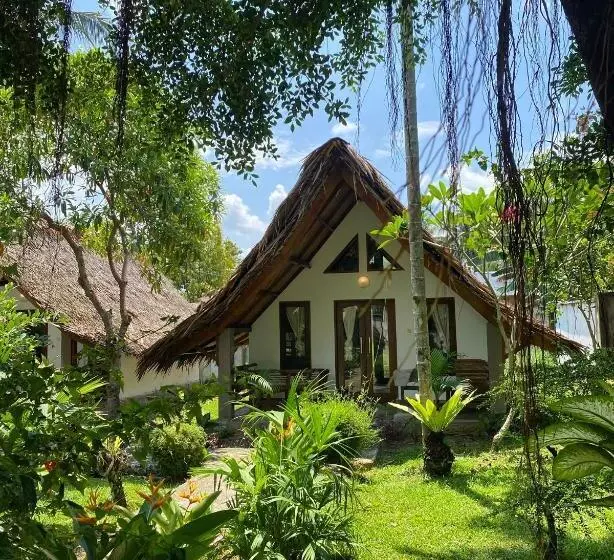 ベッドアンドブレックファースト Villa Paradise   Bukit Lawang