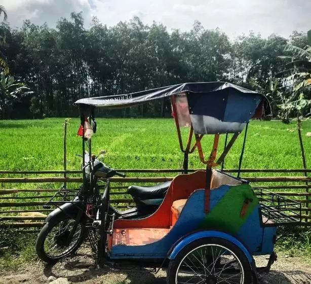 ベッドアンドブレックファースト Villa Paradise   Bukit Lawang