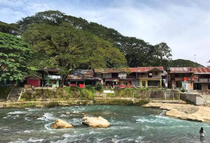 ベッドアンドブレックファースト Villa Paradise   Bukit Lawang