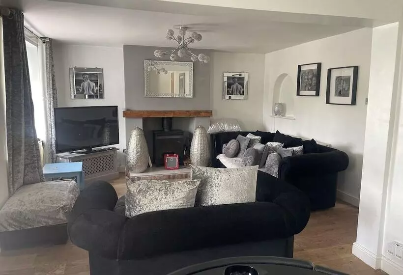 レジデンス Immaculate 3 Bed House In Bridgnorth