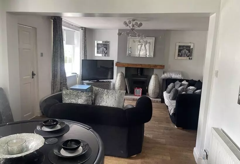レジデンス Immaculate 3 Bed House In Bridgnorth