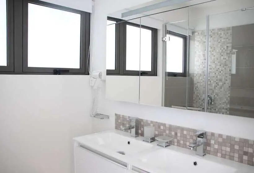 Latitude Luxury Seafront Apartments