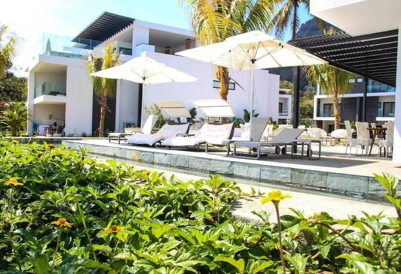 Latitude Luxury Seafront Apartments