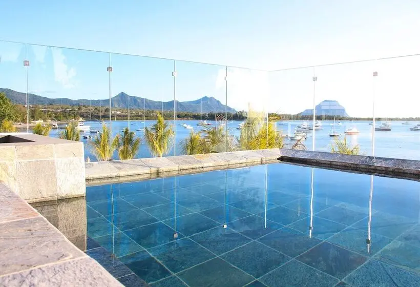 Latitude Luxury Seafront Apartments