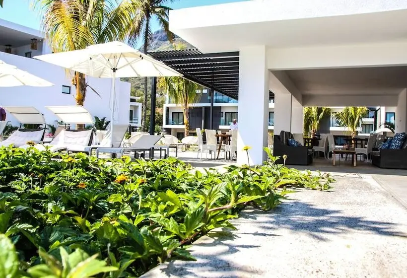 Latitude Luxury Seafront Apartments