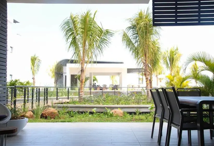 Latitude Luxury Seafront Apartments