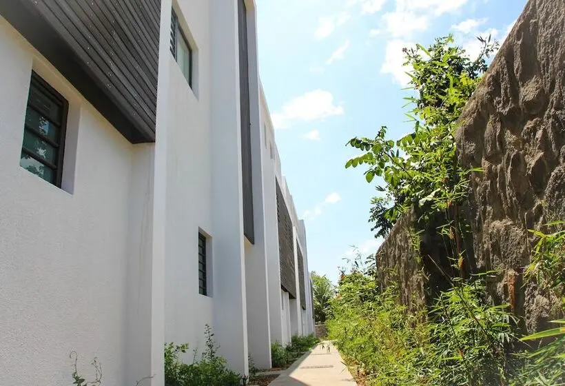 Latitude Luxury Seafront Apartments