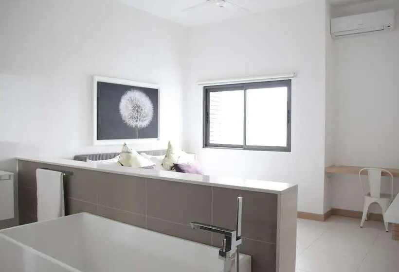 Latitude Luxury Seafront Apartments