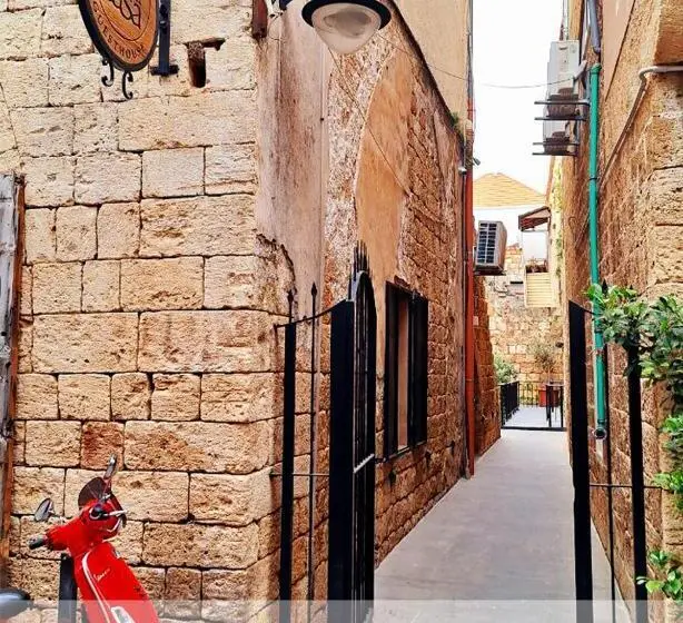 هتل Batroun Boutique Suites