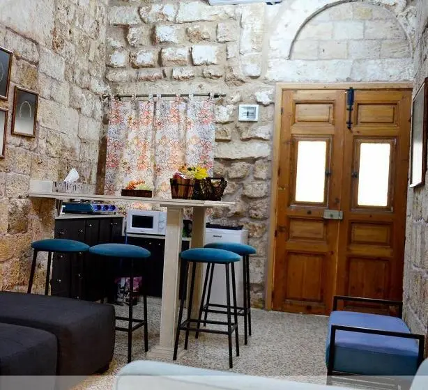 هتل Batroun Boutique Suites