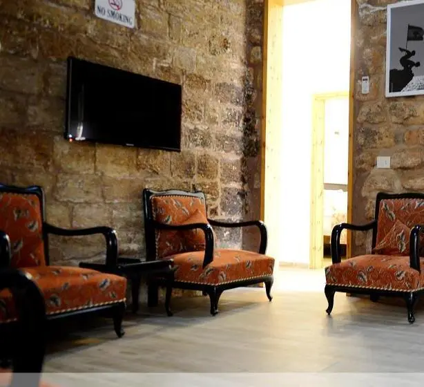 هتل Batroun Boutique Suites